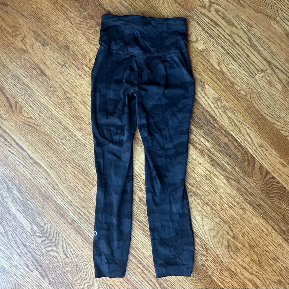 Black Camouflage lululemon cropped Leggings